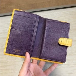 Authentic Louis Vuitton Kisslock Epi wallet